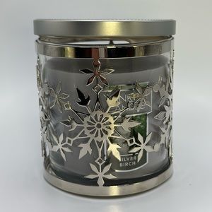 Yankee candle Silver Birch 7 oz candle in silver tone snowflake holder